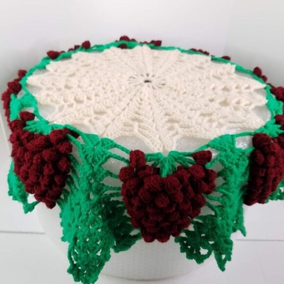 Grapes Crochet Table Cover 37" Tablecloth Handcrafted Burgundy Green Boho Hippie - Picture 1 of 10